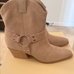 Stylish Tan Ankle Booties
